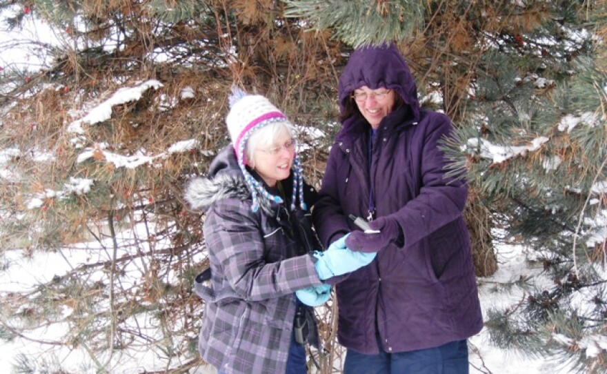 Druscilla Lis (left) & Laura McCumber (right) Geocaching