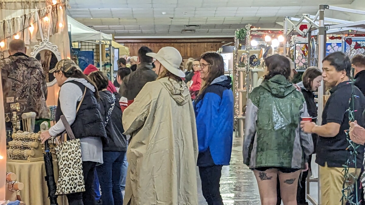 Crowds brave the rain to shop at the Tallahassee Museum's 57th Annual Market Days - Vimarsana News