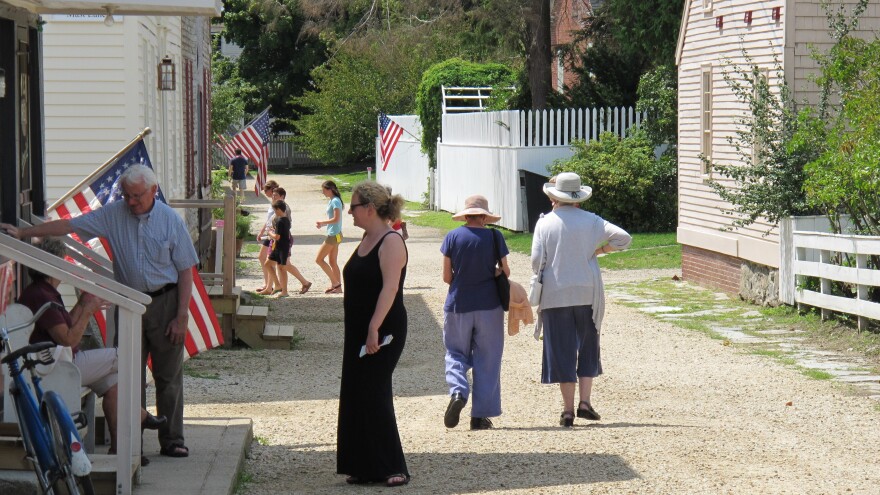 As a living history museum, Strawbery Banke allows visitors to tour historic buildings constructed between 1695 and 1954.