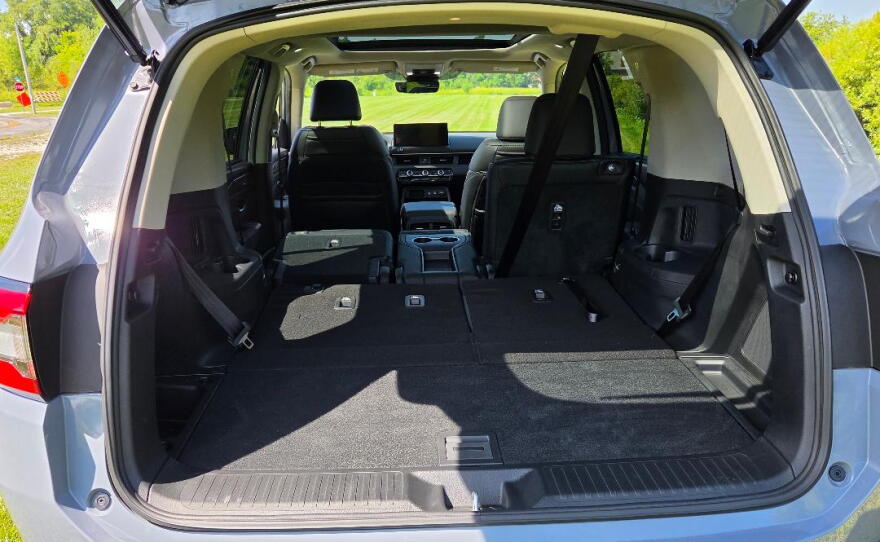 2026 Honda Pilot AWD Elite seats down