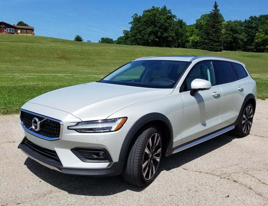 Volvo V60 T5 Awd Cross Country Review Wuwm 7 Fm Milwaukee S Npr