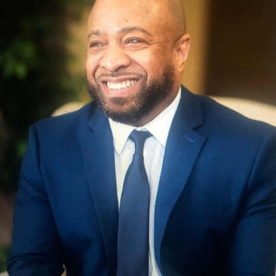 Democrat Kermit Thomas is running against Illinois State Rep. Dan Swanson in the 71st House District.