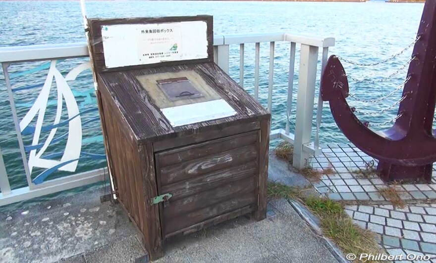 An invasive fish disposal box alongside Lake Biwa in Otsu, Shiga Prefecture, Japan. The boxes – intended for invasive black bass and bluegill – are one of several measures to combat invasive fishes. Bluegill and bass numbers in Lake Biwa have declined since the late 2000s. (courtesy: Philbert Ono)