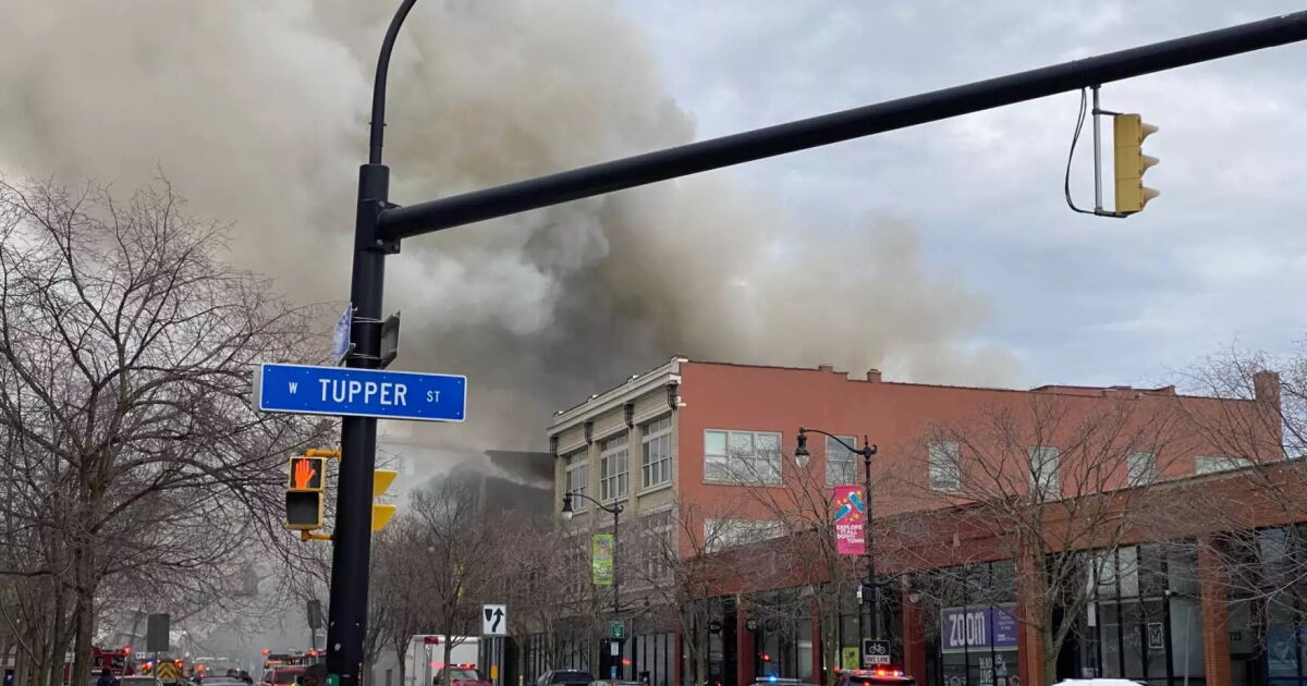 Buffalo firefighter dies while battling downtown blaze | WXXI News