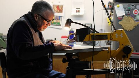 Originally from Venezuela, Luis Pérez said his love for wood sculpting started during his teenage years. His dad took on lots of different hobbies and often taught Pérez what he learned. Pérez said this glued him to his dad, and he eventually found wood sculpting through him.