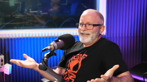 Glenn Swan appearing on an episode of The Warehouse.