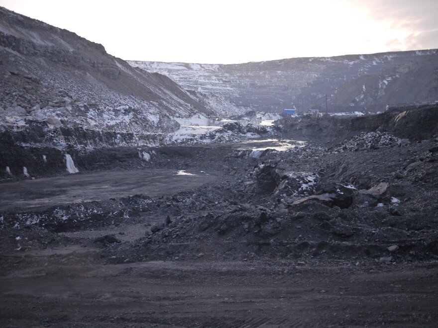 The Longhua Harbin Coal Company, a subsidiary of China National Coal Group, the third-largest coal mining company in the world, employs 4,000 people, but is scheduled to close by the end of this year. When it closes, it will wipe out the town of Dalianhe's main source of revenue.