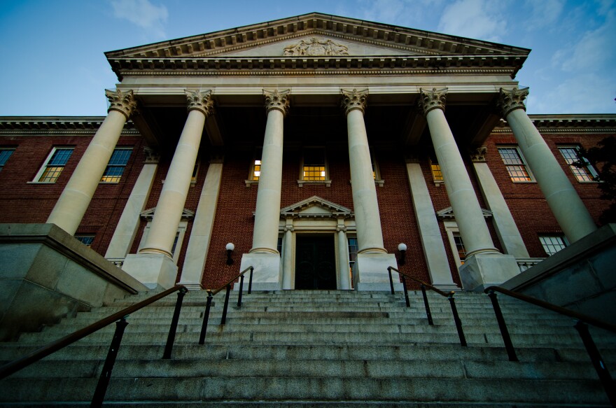 The Maryland State House in Annapolis. Photo credit: Kevin Galens, CC BY-SA 2.0 <https://creativecommons.org/licenses/by-sa/2.0>, via Wikimedia Commons