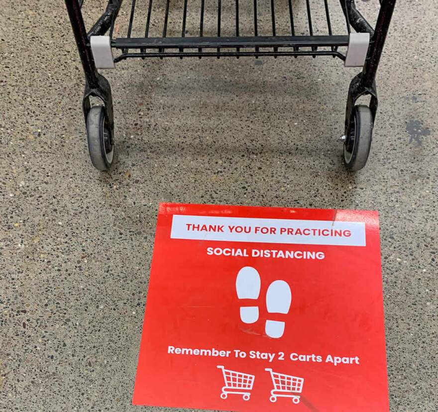 A social-distancing sign at a grocery story.