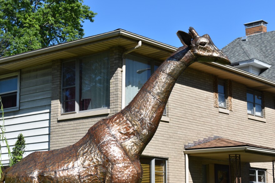 Monte de Gallo's Giraffe Sculpture on N. University.