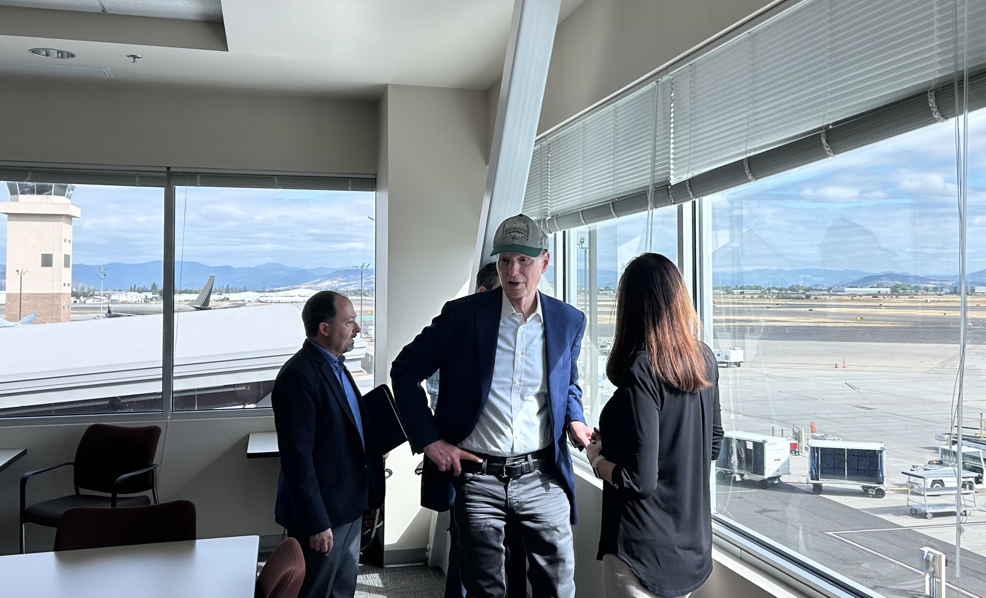 Divers recover the dead; Dark sky ordinance; Wyden visits Medford airport episode artwork