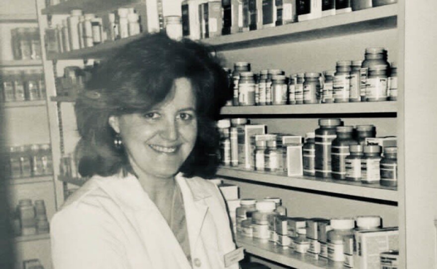 Vivian Garcia Leonard, a pharmacist, inspired her daughter and her granddaughter to follow in her footsteps.