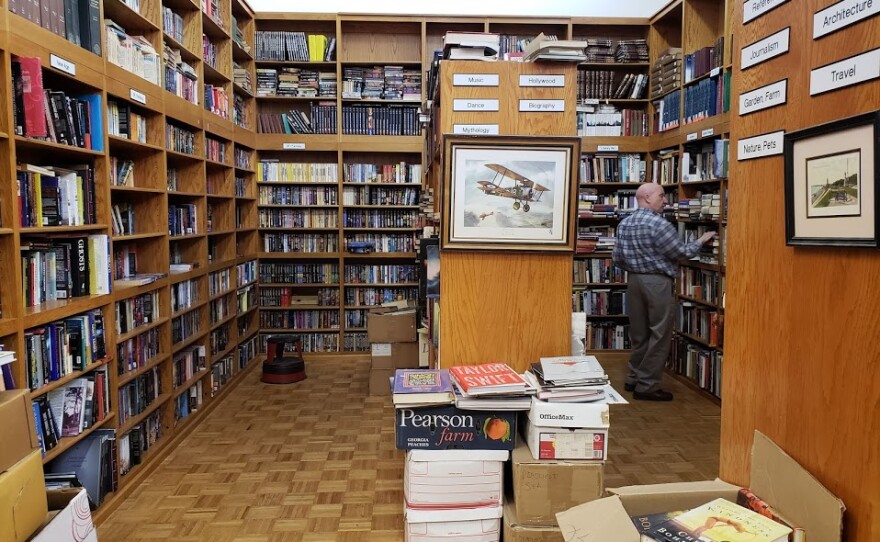 bookstore-milwaukee-airport-renaissance-books