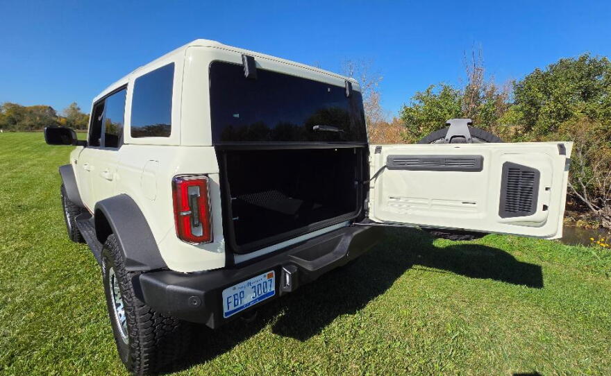 2026 Ford Bronco Outer Banks 4-door 4x4 badge rear open