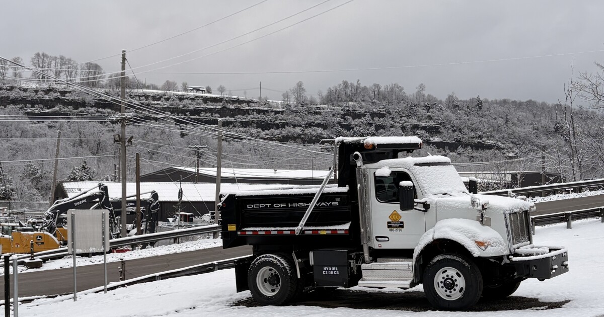 "Take it slow in the snow" - Kentucky road crews work overnight following winter storm