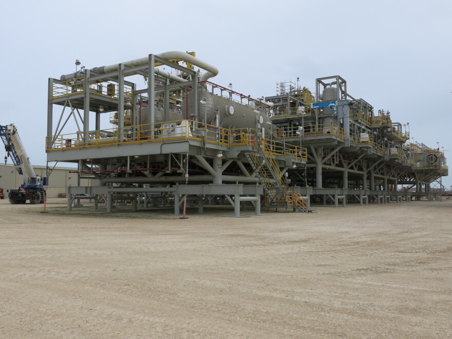 If it's not possible to stop oil from a well blowout right away, MWCC has two production modules on stand-by. Once mounted on ships, they can process up to 100,000 barrels of oil a day for up to six months so it can be brought onshore by tankers.