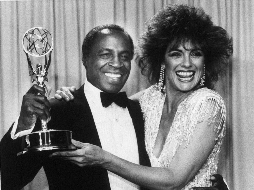 Actor Robert Guillaume, star of <em>Benson,</em> gets a hug from Linda Gray of <em>Dallas,</em> who presented him with the 1985 Emmy for outstanding lead actor in a comedy series, in Pasadena, Calif. Guillaume was the first African-American to win the award.