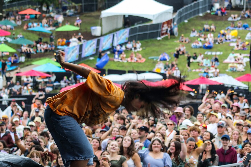 spill tab whips her hair in front of the Hinterland crowd.