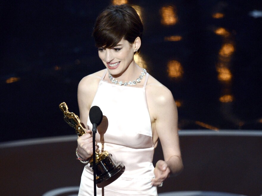 Anne Hathaway accepts the Oscar for best supporting actress in <em>Les Miserables.</em>