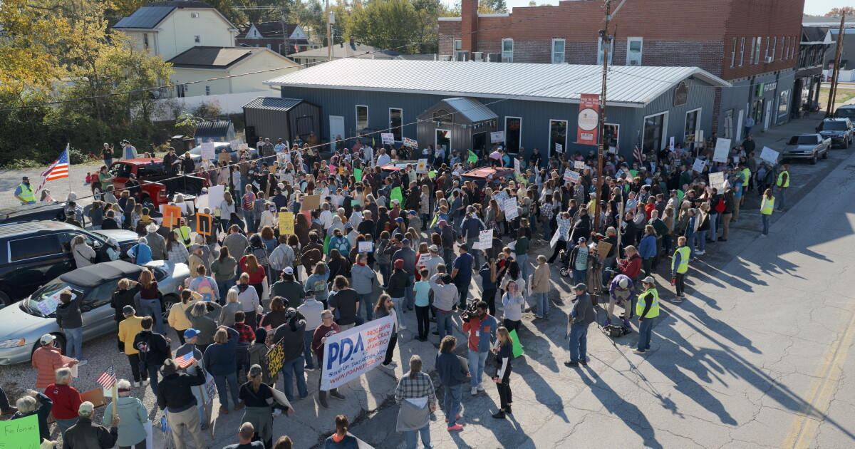 Metro Justice Rally Hundreds rally in Metro East for business owner detained by ICE | STLPR