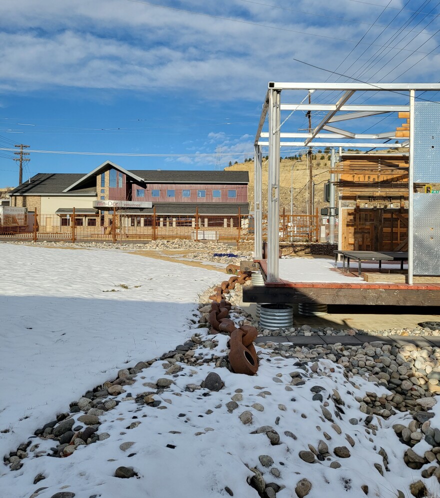 Recently, Red Oxx added an event venue with outdoor seating and a small stage right off of 4th Avenue North. The venue allows for collaboration between musicians and food.