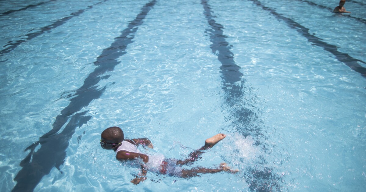 Do you really have to wait 30 minutes after eating before swimming? WUSF