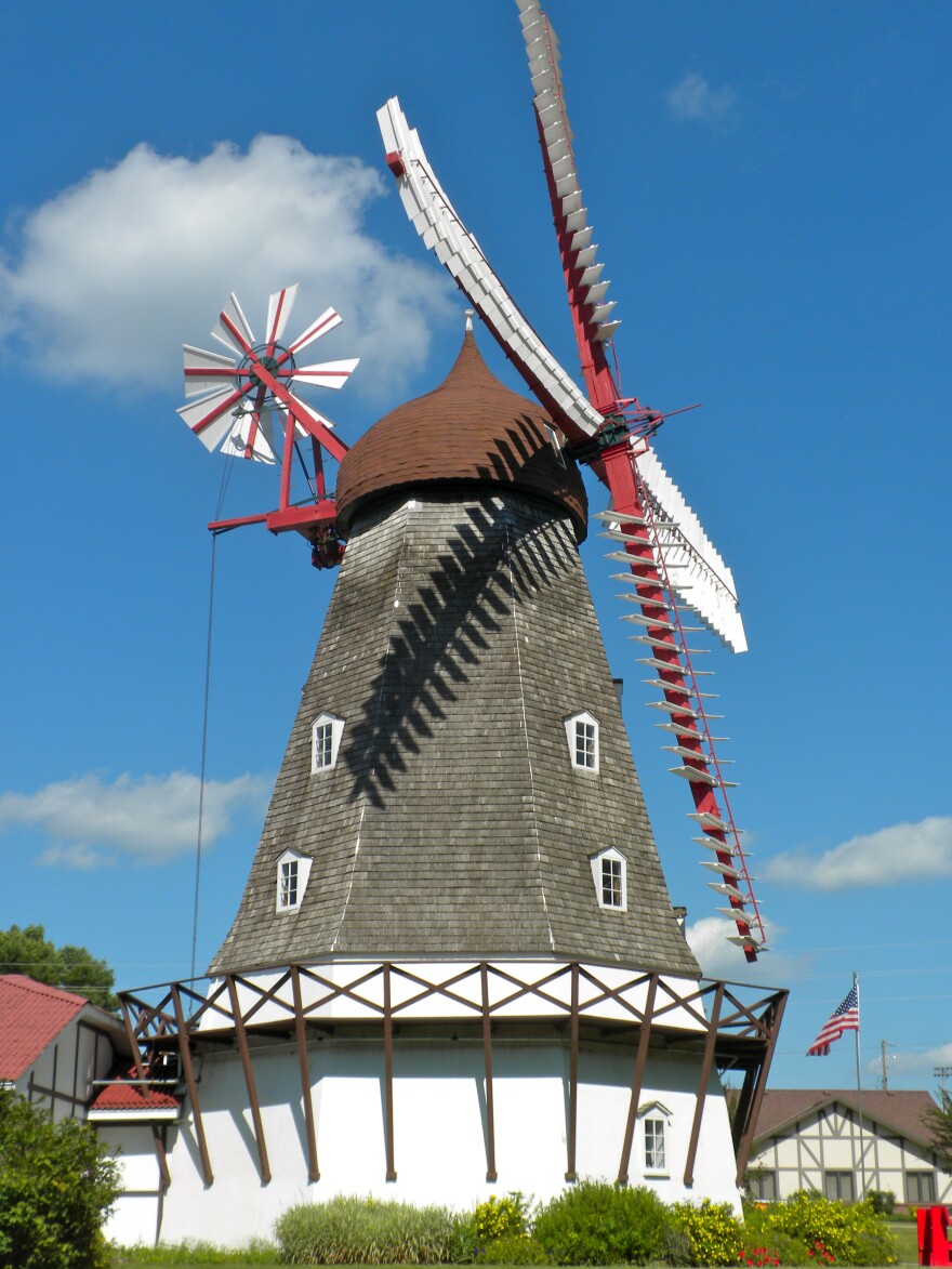 Elk_Horn_Iowa_Windmill.jpeg
