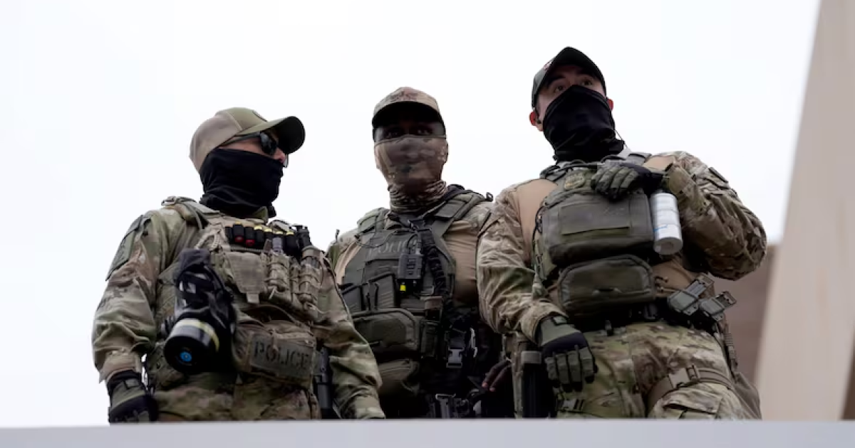 Oregon lawmakers approve measure to prohibit ICE agents from wearing masks