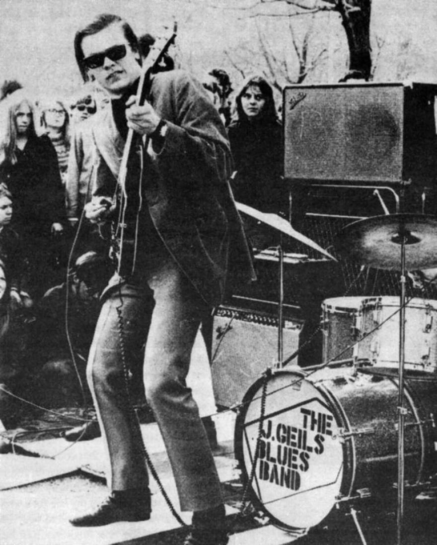 22-year-old J. Geils leads his blues band on Cambridge Common in 1968
