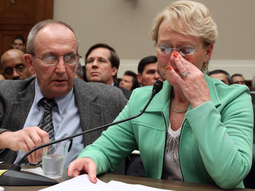 Eddie and Rhonda Smith of Sevierville, Tenn., testify Tuesday about a near-miss in her runaway Lexus in October 2006.