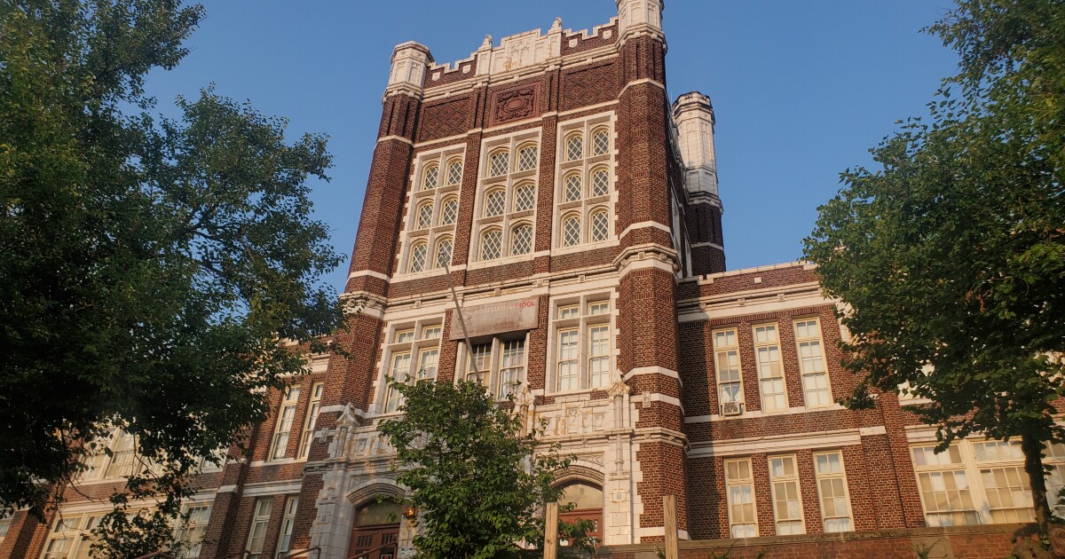 Neighborhood mulls plan to save Hoffman School building