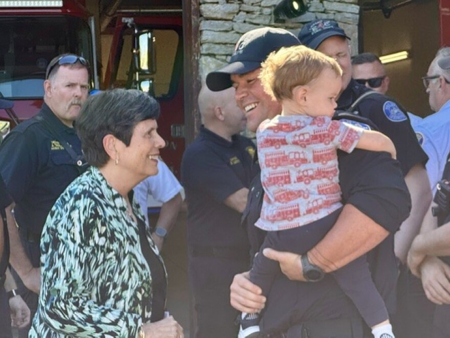 Lexington Mayor meets with LFD and their families at Station 16.