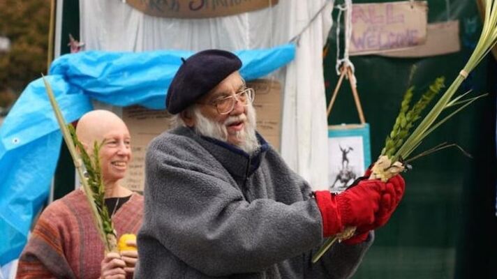 Photo of Rabbi Waskow benching Luvav from Slate.com;