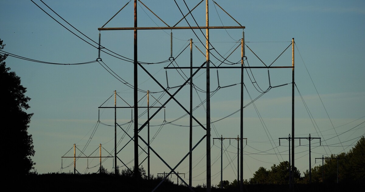 Clean energy groups encourage public financing for electric transmission