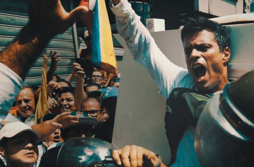 An image of Venezuelan opposition leader Leopoldo Lopez being arrested from the documentary 'A La Calle' 