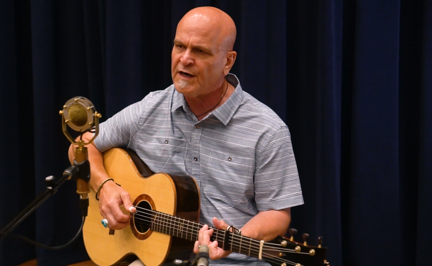 Parry Lamont performing live in WNIJ's Studio A