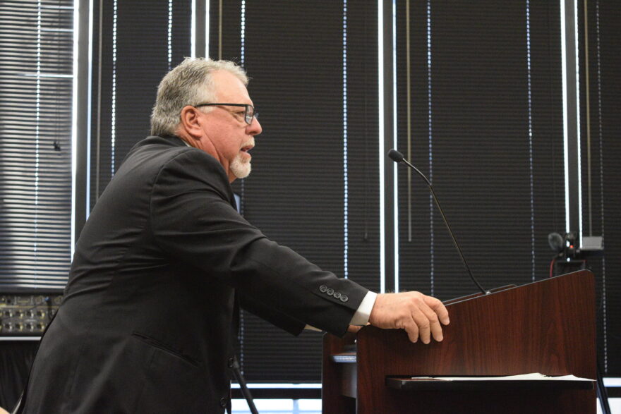 Retired Vanderburgh County sheriff’s Detective Randy Chapman addresses the Indiana Parole Board on Oct. 19, 2026, in Indianapolis. Chapman, who investigated the murders of Alyssa and Caleb Lynch, challenged death row inmate Jeffrey Weisheit’s claims of remorse and urged parole board members to deny clemency.