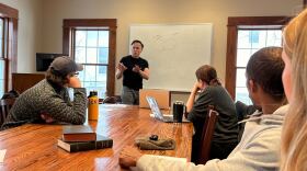 Instructor Jon Chun breaks down the basics of artificial intelligence systems for a small group of Kenyon students.