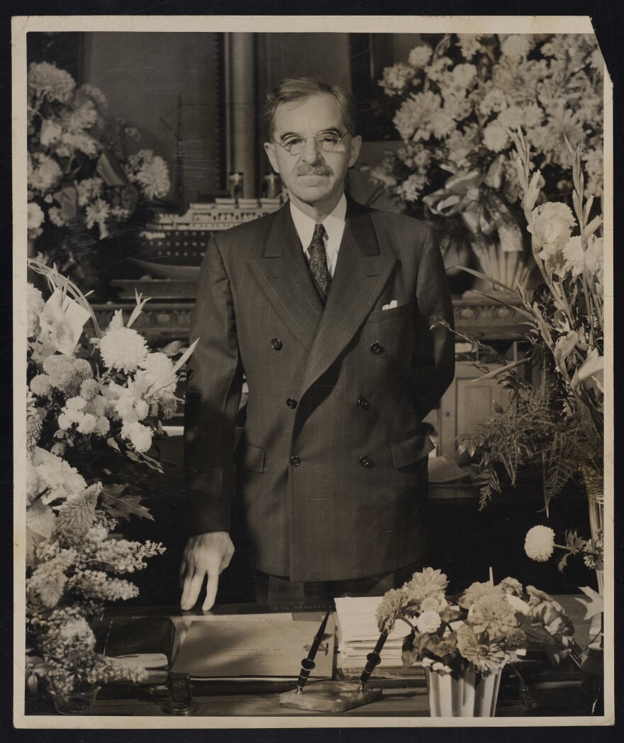 Mayor Daniel Hoan pictured at his desk in 1939.