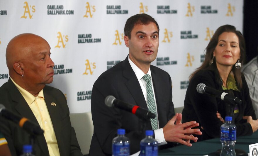 Oakland A’s President Dave Kaval, center, is flanked by Oakland Mayor Libby Schaaf, right, and Ces Butner, president of the Board of Port Commissioners, during a 2018 news conference about a proposed new stadium. Lack of progress in talks has led the team to explore moving to Southern Nevada.