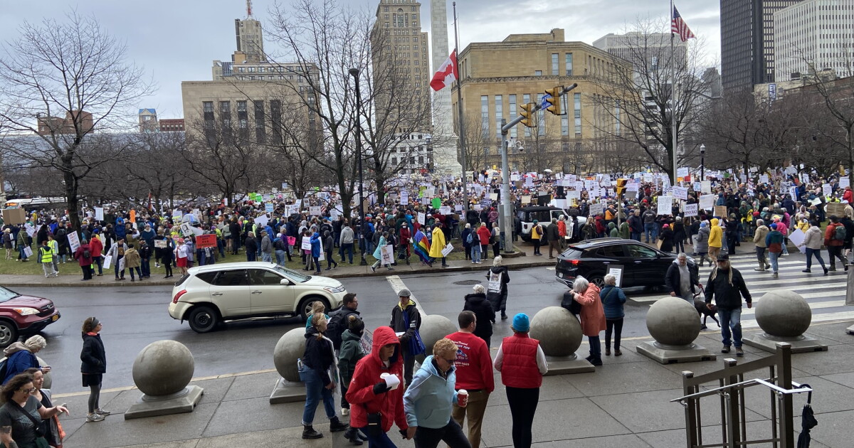 Thousands descend on downtown Buffalo for anti-Trump march | Buffalo ...