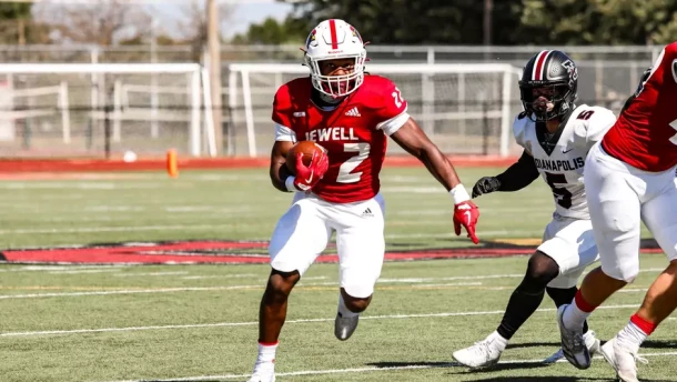Action shot of MicahJo Barnett, running back for William Jewell College in a 2025 game. Barnett died during a game Saturday in Liberty, Missouri.