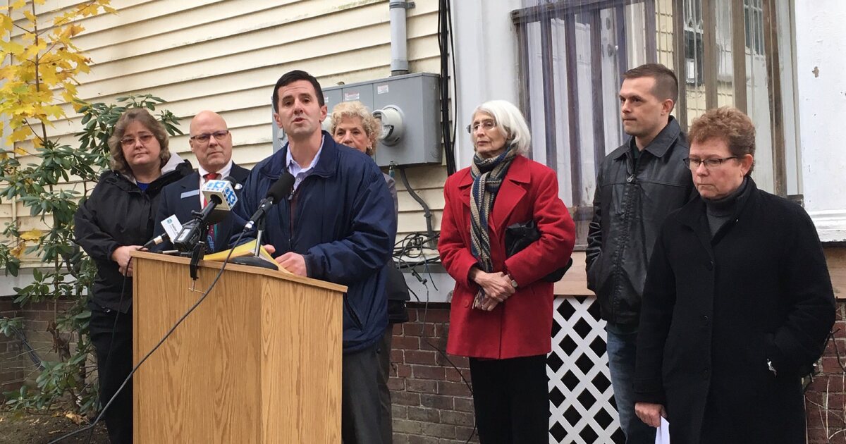 Advocates New Funds Will Help Maine Landlords Get Rid Of Lead Paint Maine Public