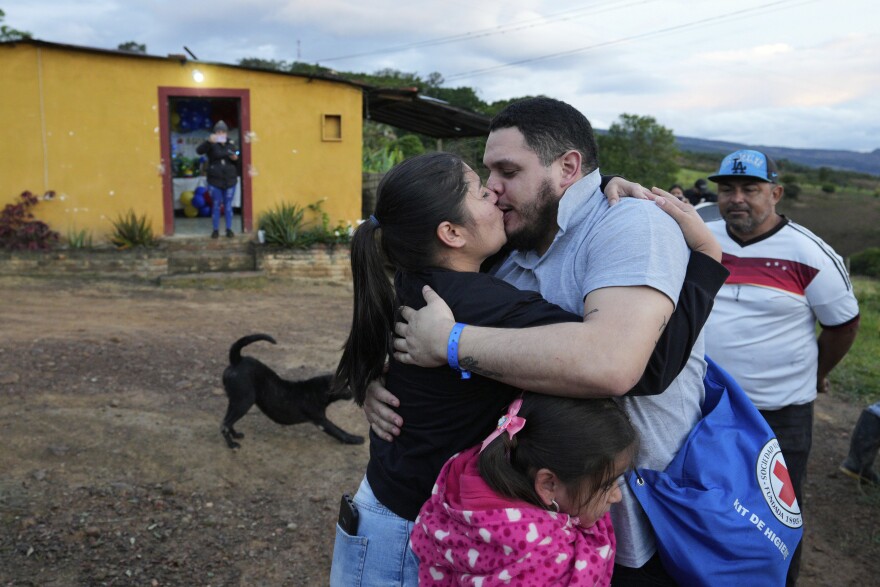Carlos Uzcategui, one of the Venezuelan migrants deported months ago to El Salvador by the United States under an immigration crackdown, is welcomed home by his wife, Gabriela Mora, in Lobatera, Venezuela, Wednesday, July 23, 2025. (AP Photo/Ariana Cubillos)