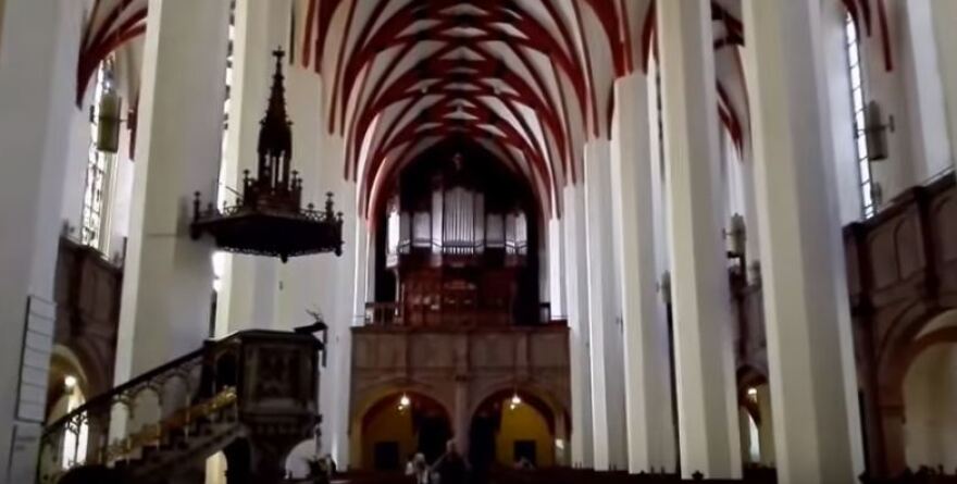 color image of the inside of St. Thomas Church, Leipzig