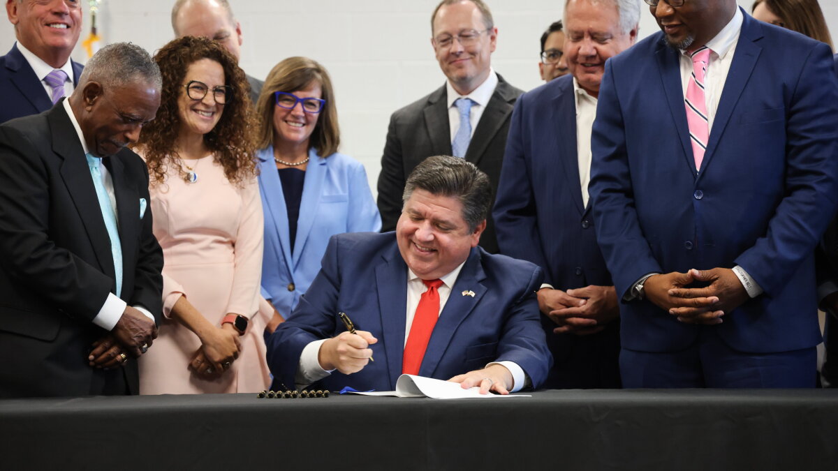 Pritzker signs law to fight food deserts across Illinois - Vimarsana News