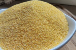 Uncooked polenta. Popo le Chien, CC BY-SA 3.0 <https://creativecommons.org/licenses/by-sa/3.0>, via Wikimedia Commons