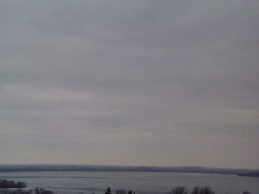 Photo of a layer of stratus clouds.