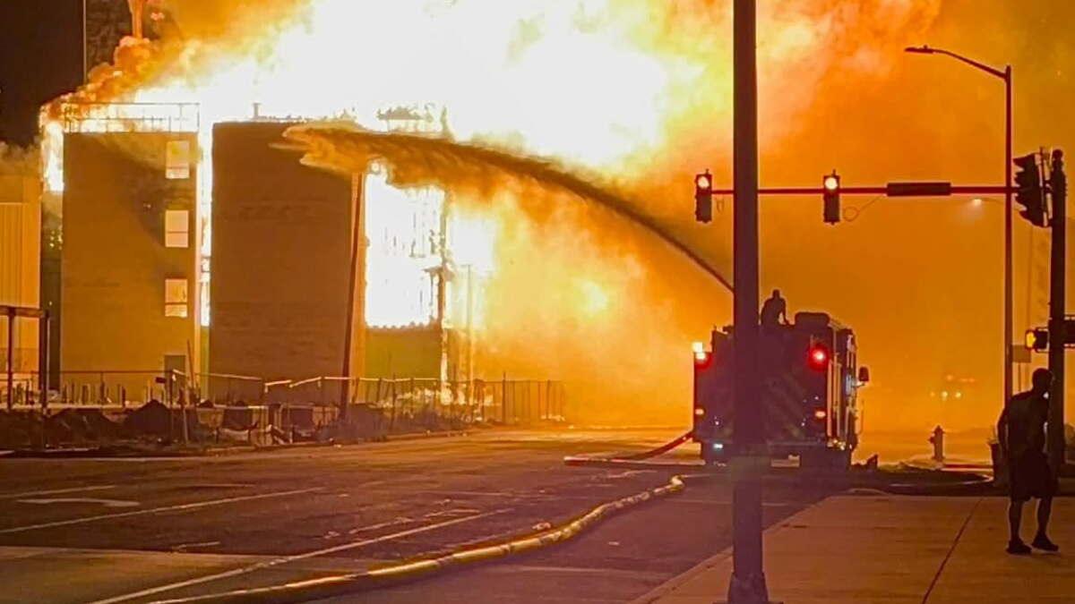South Bend firefighters keep downtown blaze from spreading, start investigation