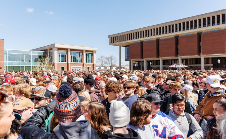 Photos Conservative Political Activist Charlie Kirk Draws Hundreds At photos-conservative-political-activist-charlie-kirk-draws-hundreds-at